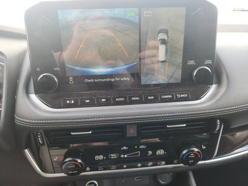 Used 2023 Nissan Rogue SL w/ SL Premium Package image 17