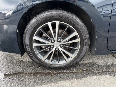 Used 2018 Toyota Corolla LE w/ LE Premium Package w/Moonroof image 11