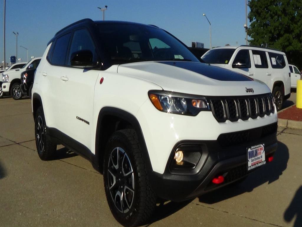 Certified 2024 Jeep Compass Trailhawk w/ Sun and Sound Group AWD/4WD image 4