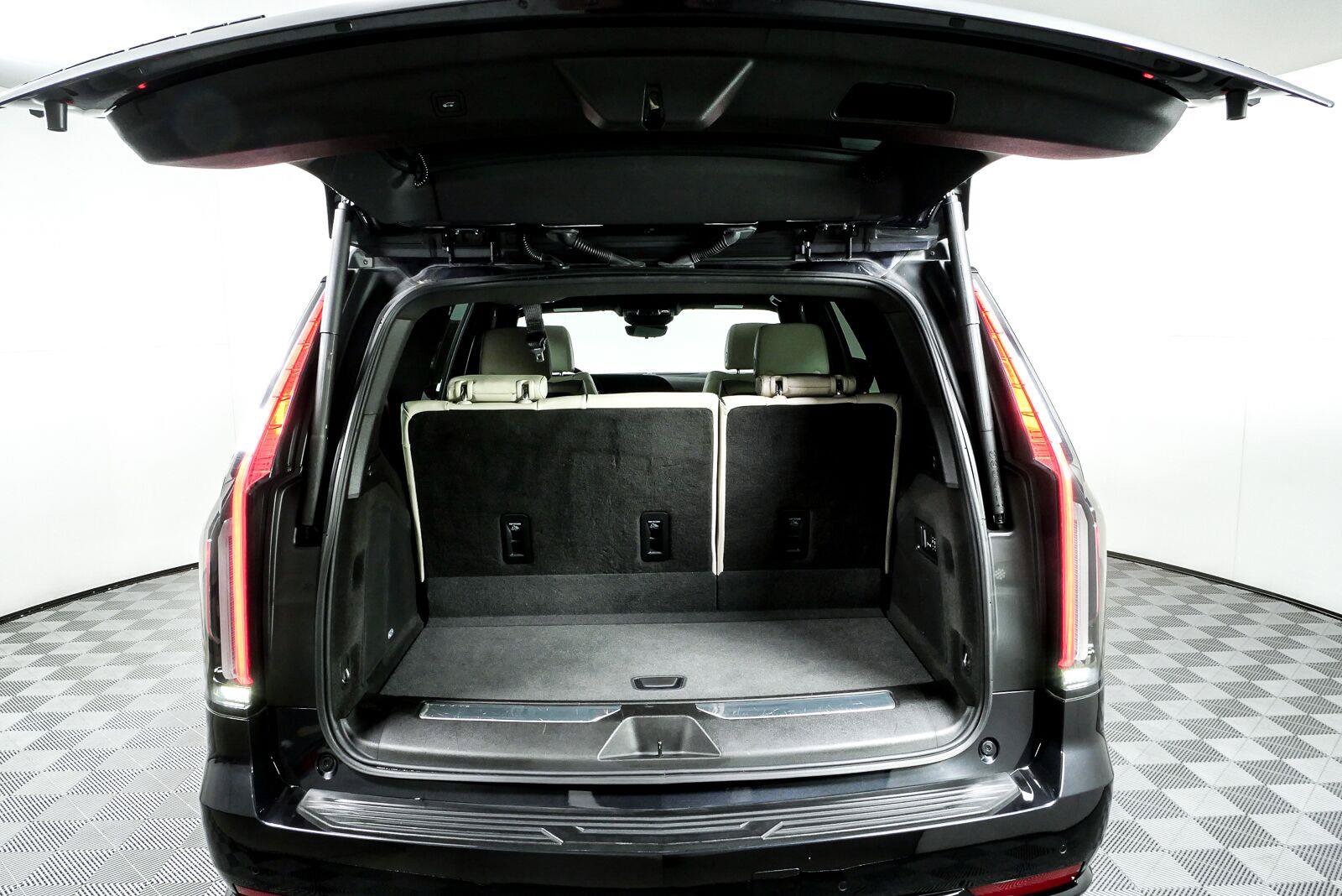 Certified 2023 Cadillac Escalade Sport AWD/4WD image 33