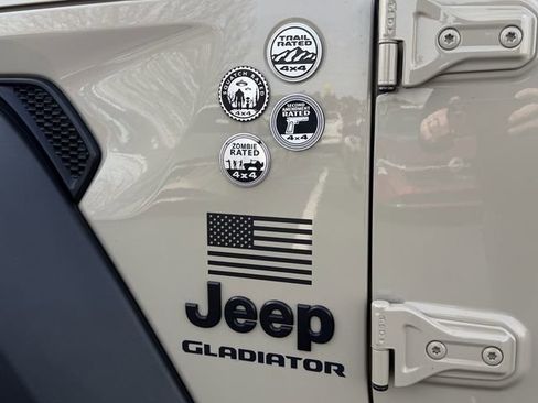 Used 2020 Jeep Gladiator Sport w/ Trailer Tow Package image 19