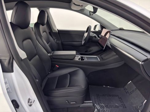 Used 2021 Tesla Model Y Long Range image 16