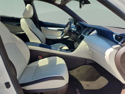 Used 2019 INFINITI QX50 Essential w/ Sensory Package image 19