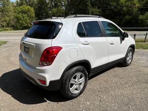 Used 2022 Chevrolet Trax LT w/ LT Convenience Package image 7