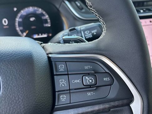 New 2025 Jeep Grand Cherokee Limited w/ Black Appearance Package image 13