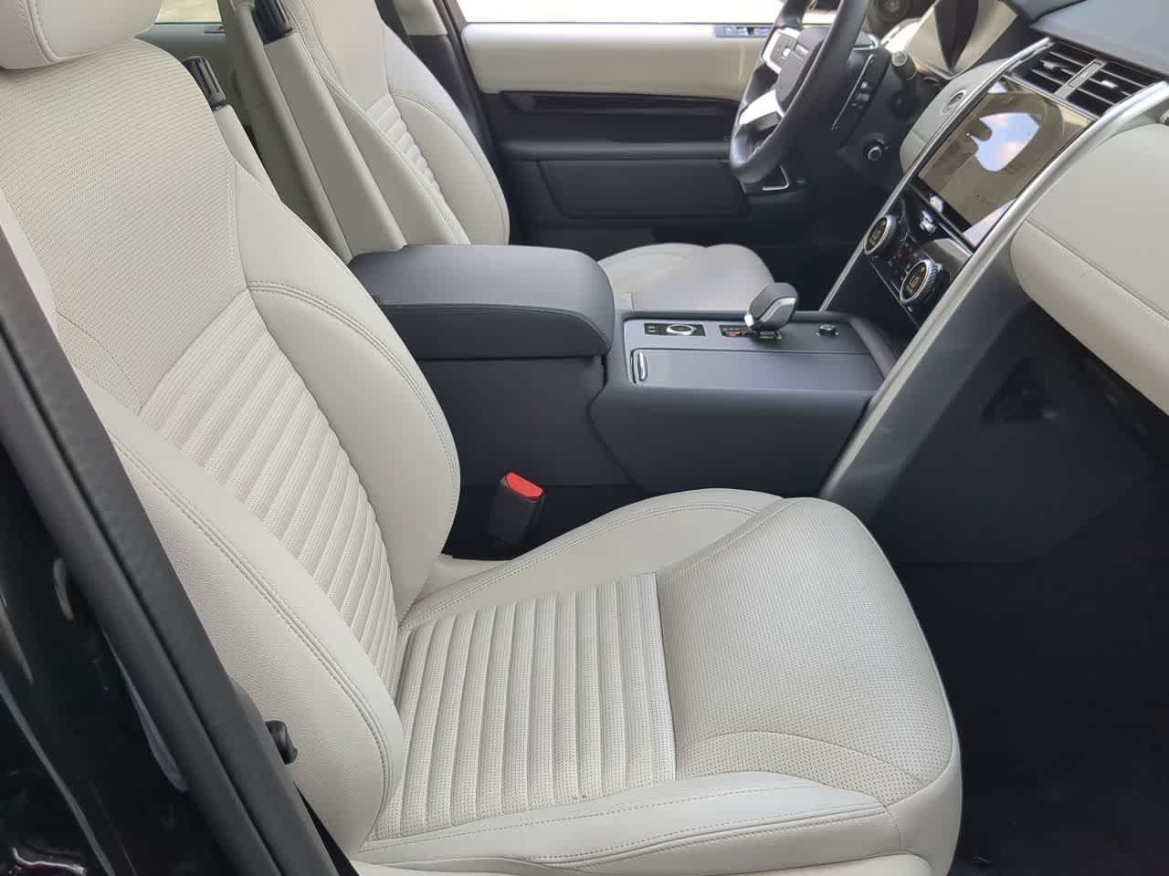 Certified 2025 Land Rover Discovery Dynamic SE AWD/4WD image 24