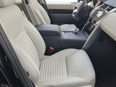 Certified 2025 Land Rover Discovery S AWD/4WD image 24
