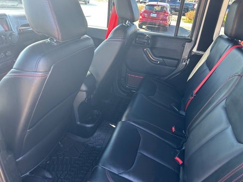 Used 2017 Jeep Wrangler Unlimited Rubicon image 16