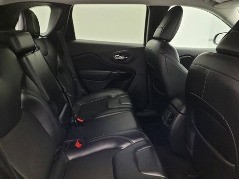 Used 2020 Jeep Cherokee Latitude Plus image 19