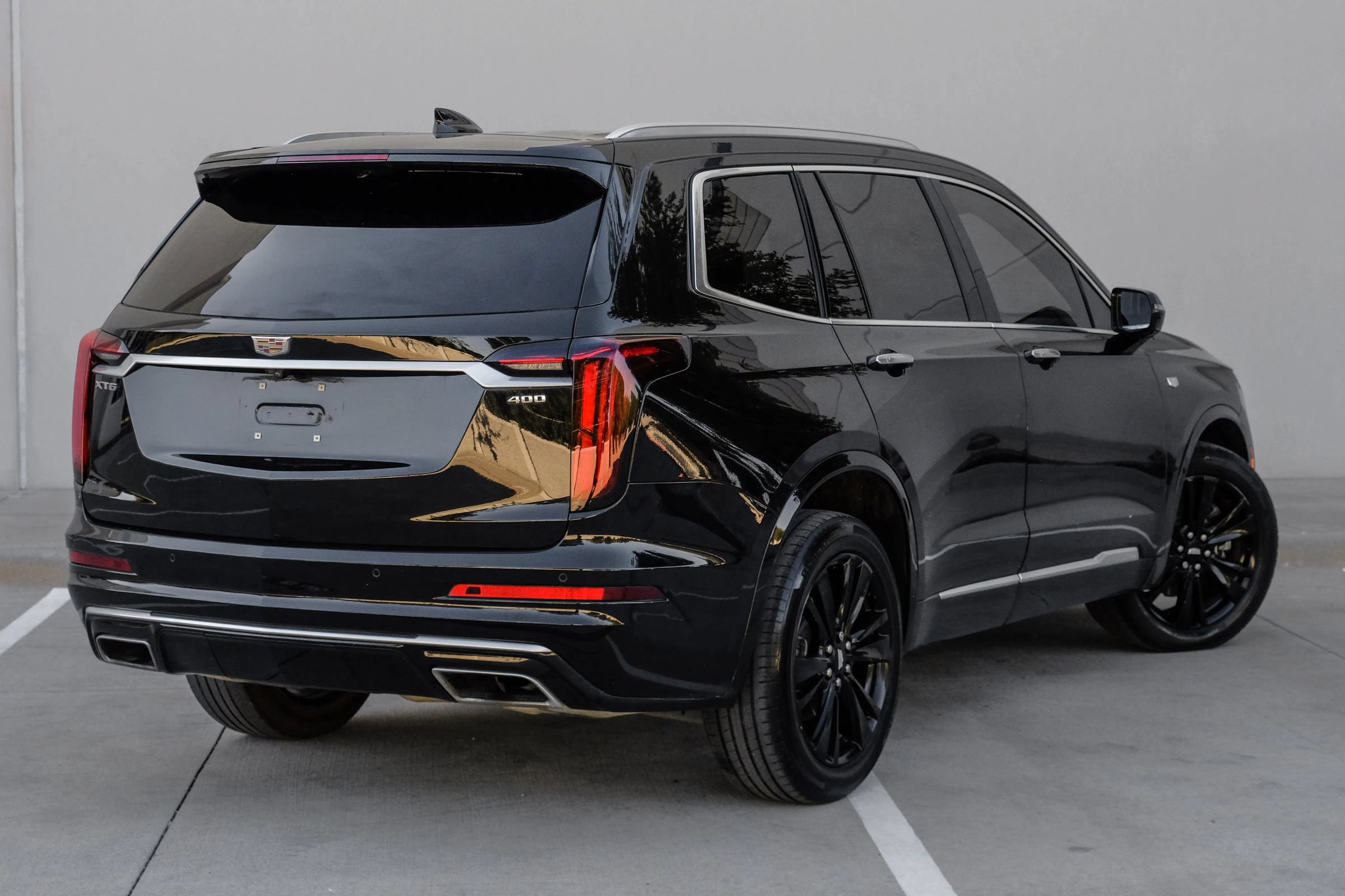 Used 2023 Cadillac XT6 Premium Luxury w/ LPO, Floor Liner Package FWD image 12