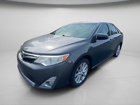 Used 2012 Toyota Camry XLE w/ Leather Pkg FWD image 13
