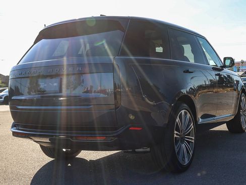 Used 2025 BMW X5 M Competition w/ Executive Package image 5