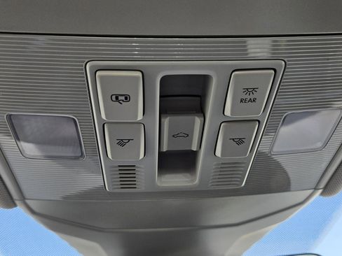 Used 2026 Volkswagen Jetta SE FWD image 35