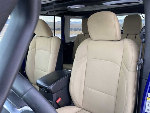 Used 2018 Jeep Wrangler Unlimited Sahara image 17