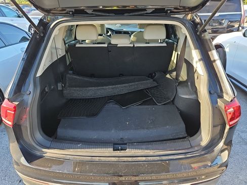 Used 2020 Volkswagen Tiguan SE w/ Panoramic Sunroof Package FWD image 11