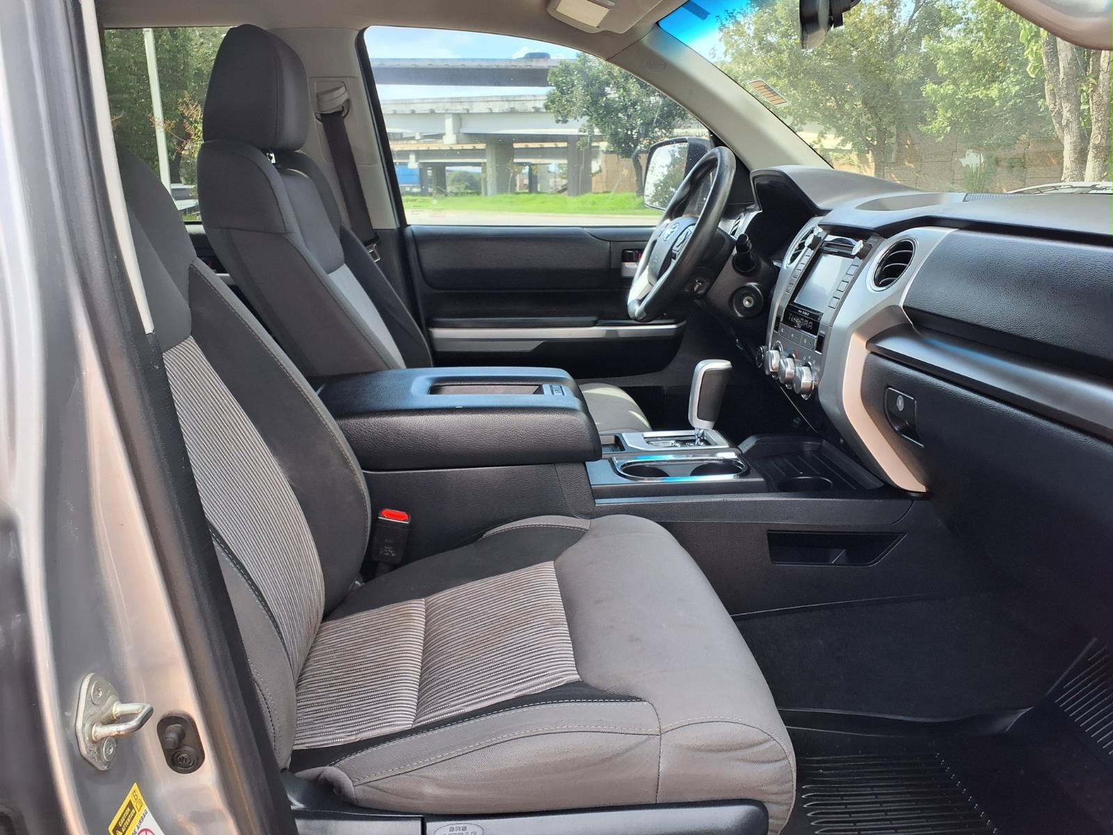 Used 2017 Toyota Tundra SR5 w/ SR5 Upgrade Package AWD/4WD image 12