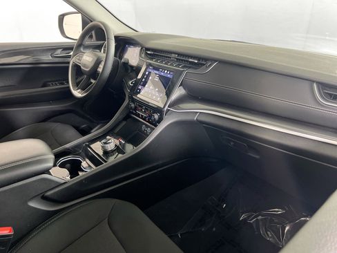 Used 2023 Jeep Grand Cherokee Laredo w/ Luxury Tech Group I AWD/4WD image 28