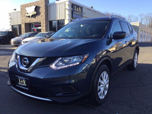 Used 2016 Nissan Rogue S w/ Appearance Package image 1