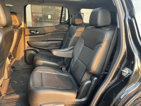 Used 2020 GMC Acadia SLT w/ LPO, Floor Liner Package AWD/4WD image 16