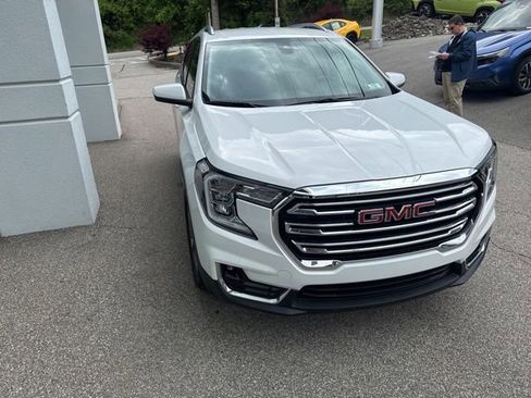 Used 2024 GMC Terrain SLT w/ LPO, Floor Liner Package AWD/4WD image 10