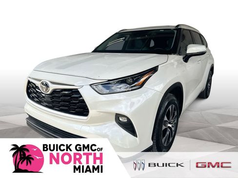 Used 2021 Toyota Highlander XLE FWD image 1