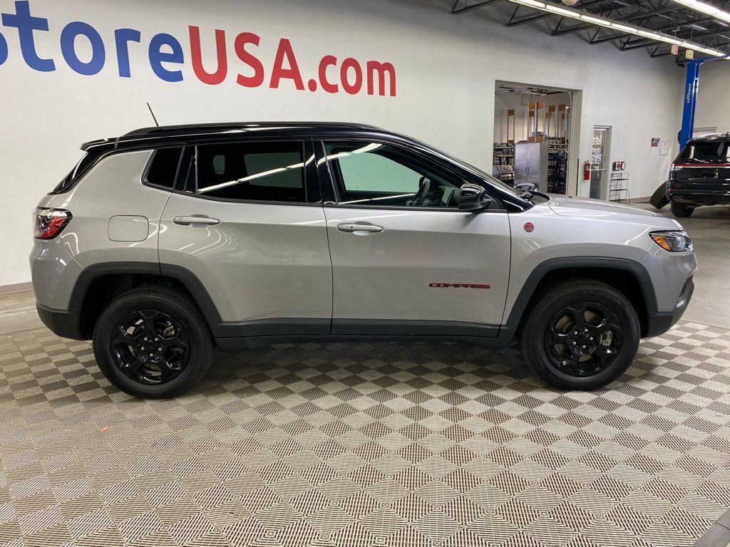 Used 2023 Jeep Compass Trailhawk AWD/4WD image 12