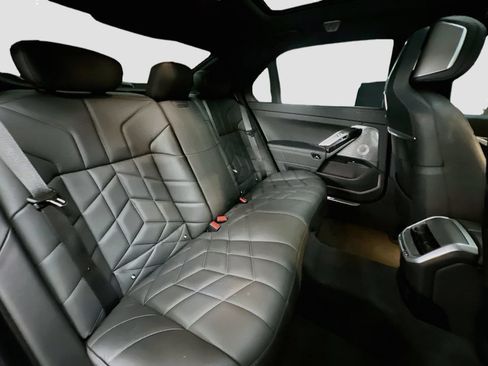 Used 2023 BMW 760i xDrive w/ Executive Package AWD/4WD image 29