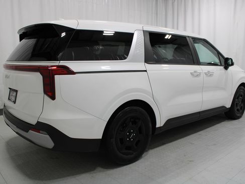 Used 2025 Kia Carnival FWD image 6