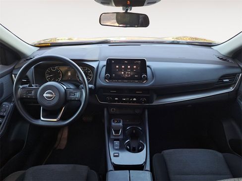 Used 2023 Nissan Rogue SV image 10