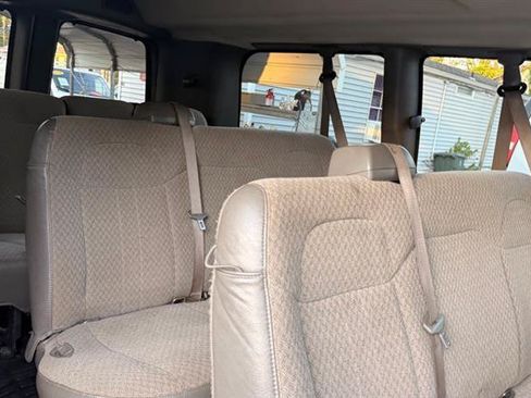 Used 2017 Chevrolet Express 3500 LT w/ LT Preferred Equipment Group RWD image 23