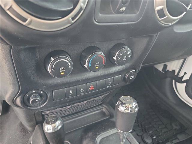 Used 2017 Jeep Wrangler Unlimited Sahara AWD/4WD image 13