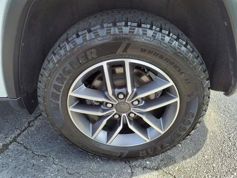 Used 2020 Jeep Grand Cherokee Limited image 31