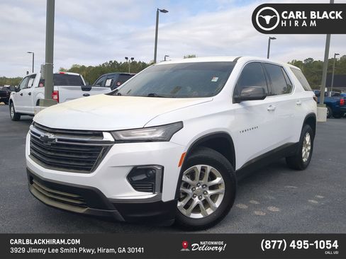 Used 2023 Chevrolet Traverse LS image 1