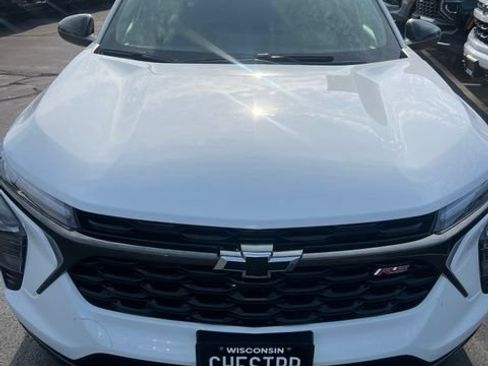 Used 2024 Chevrolet Trax RS w/ Sunroof Package FWD image 3