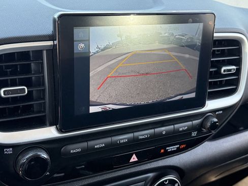 Used 2024 Hyundai Venue SE FWD image 27