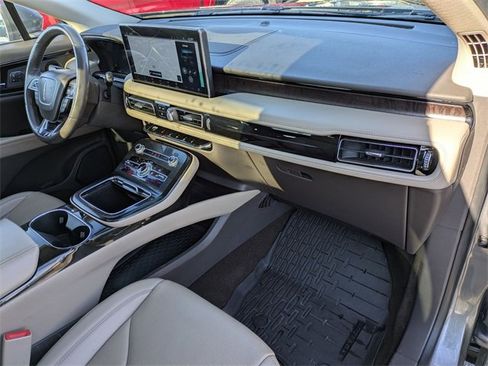 Used 2022 Lincoln Nautilus Reserve w/ Monochromatic Package image 25