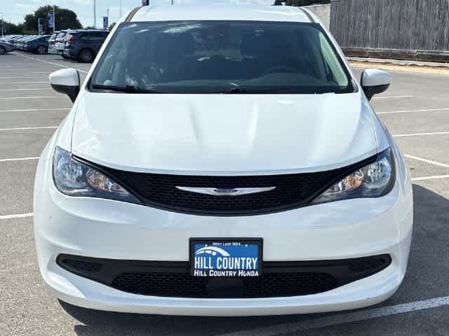 Used 2023 Chrysler Voyager LX FWD image 9