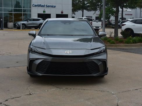 Used 2025 Toyota Camry SE FWD image 2