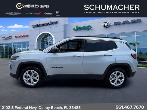 Used 2024 Jeep Compass Latitude AWD/4WD image 4