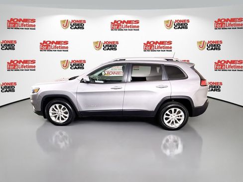 Used 2021 Jeep Cherokee Latitude w/ Mopar Interior Package FWD image 13