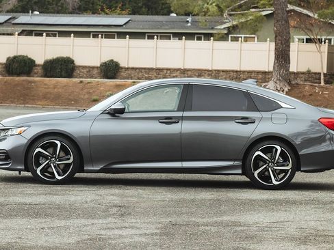 Used 2018 Honda Accord Sport image 6