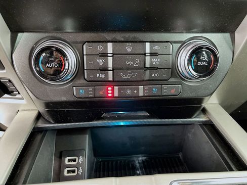 Used 2019 Ford F150 Lariat w/ Equipment Group 502A Luxury image 23