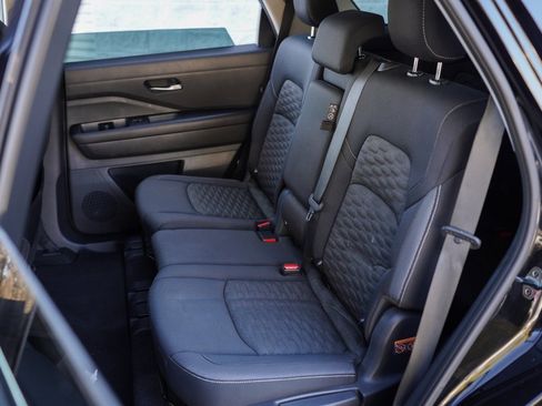 Used 2022 Nissan Pathfinder S image 24