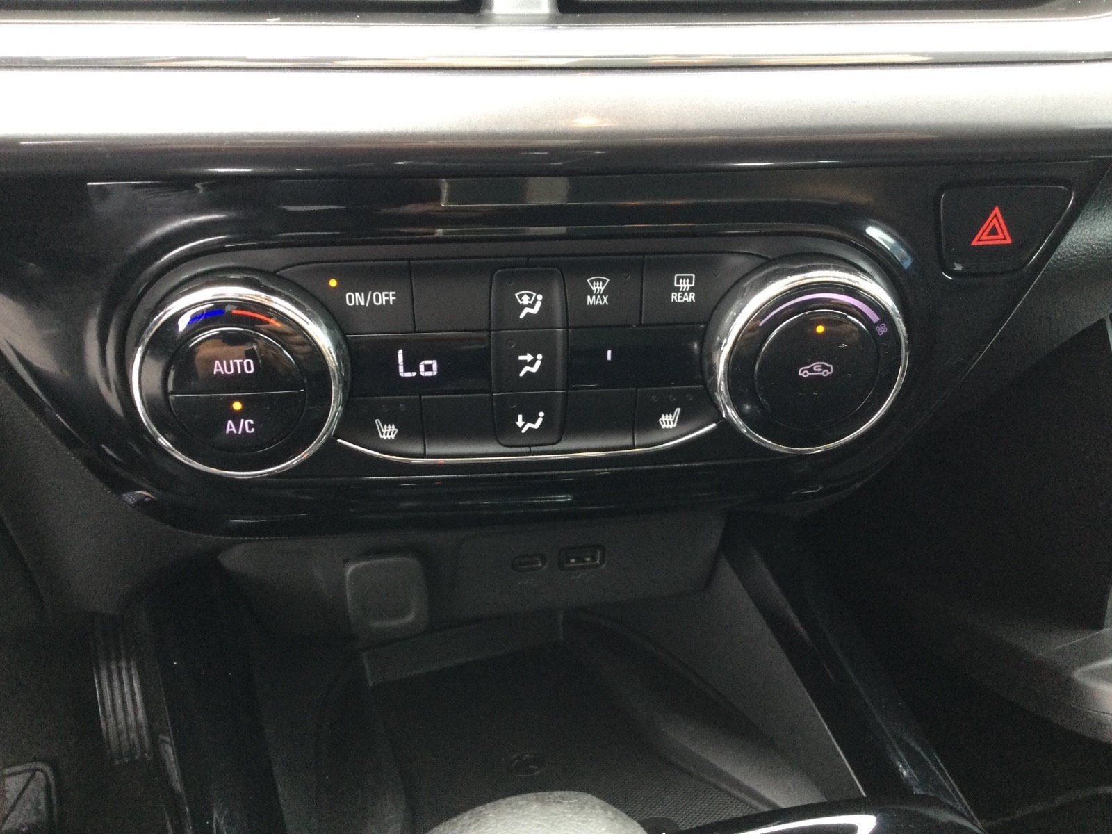 Used 2025 Chevrolet Trax ACTIV w/ Sunroof Package FWD image 21