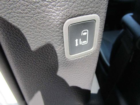 New 2026 Chrysler Pacifica Limited w/ Uconnect Theater Family Group AWD/4WD image 25