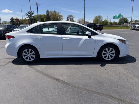 Used 2024 Toyota Corolla LE FWD image 6