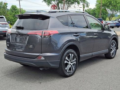 Used 2017 Toyota RAV4 LE AWD/4WD image 9