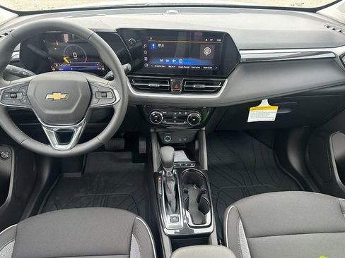 New 2026 Chevrolet TrailBlazer LT w/ Convenience Package FWD image 6