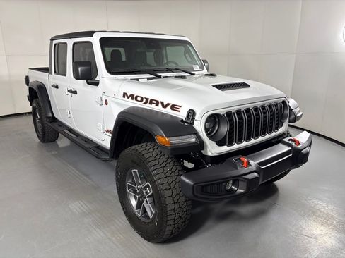 Used 2025 Jeep Gladiator Mojave w/ Safety Group AWD/4WD image 2