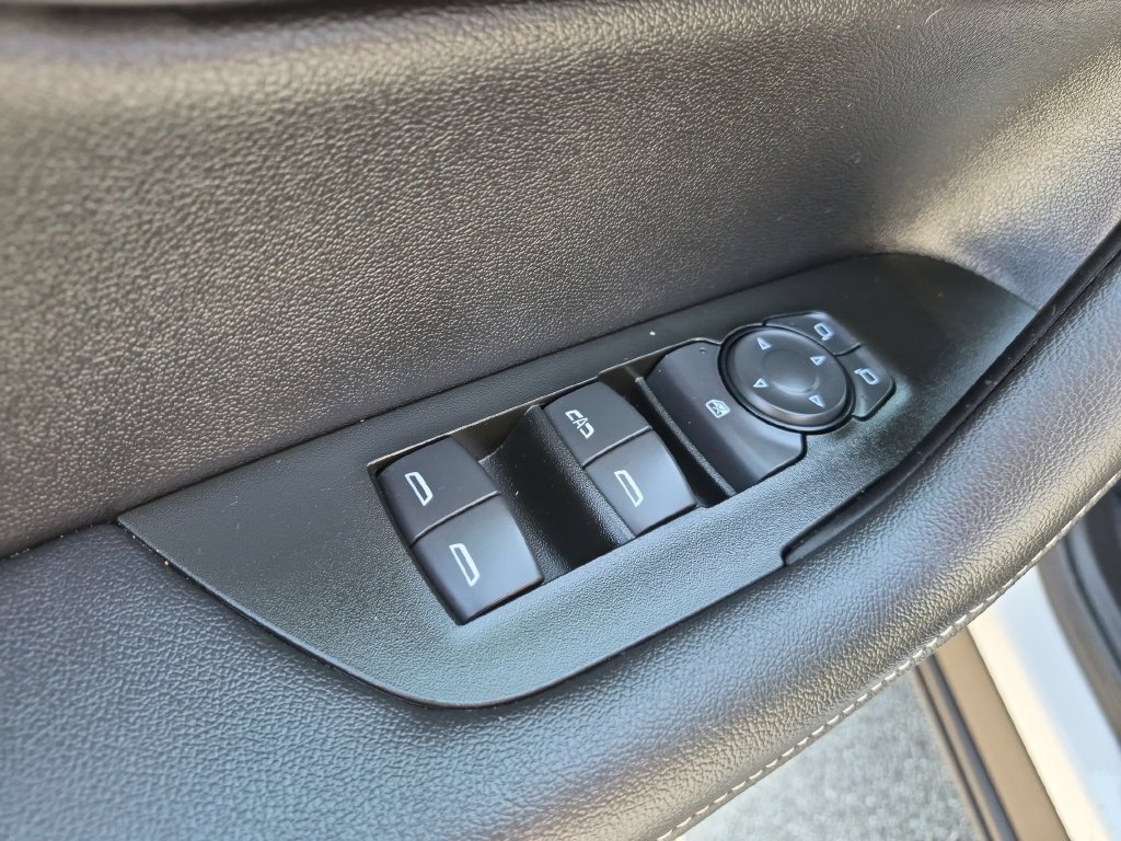 Used 2025 Chevrolet Blazer LT FWD image 13